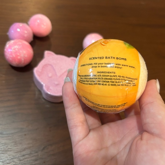 7 bathbombs - Picture 3 of 3